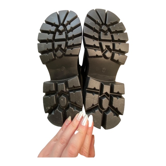 🐰CHUNKY MARY JANE LOAFER WITH STRAP | Black Patent | Size 8.5🐰 - Picture 5 of 5